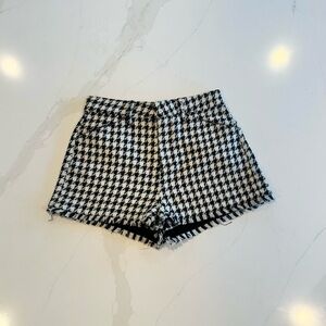 Vestique Black and White Houndstooth Shorts